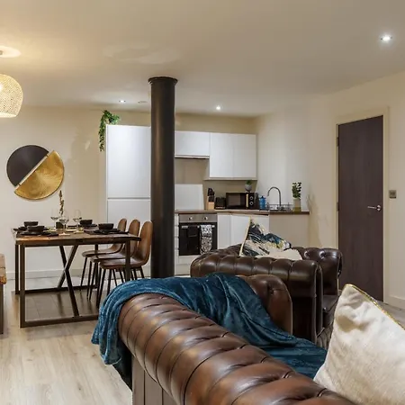 Outside Balcony Lux برادفورد