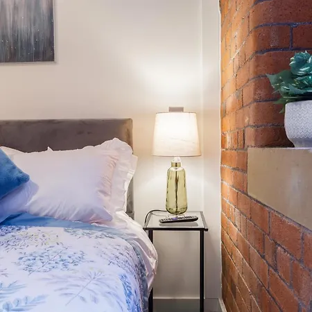 Outside Balcony Lux Apartment Bradford (West Yorkshire)