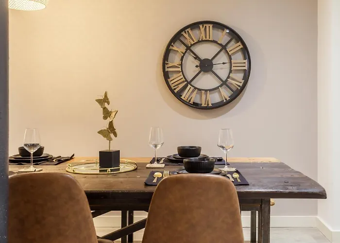 Outside Balcony Lux Apartment *